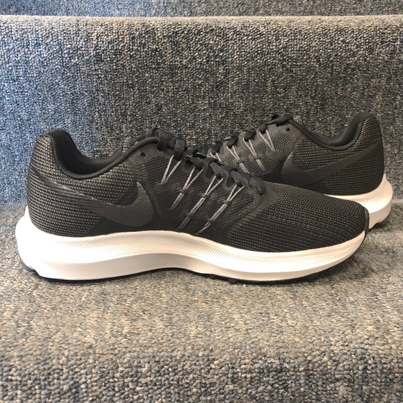 nike women's run swift black